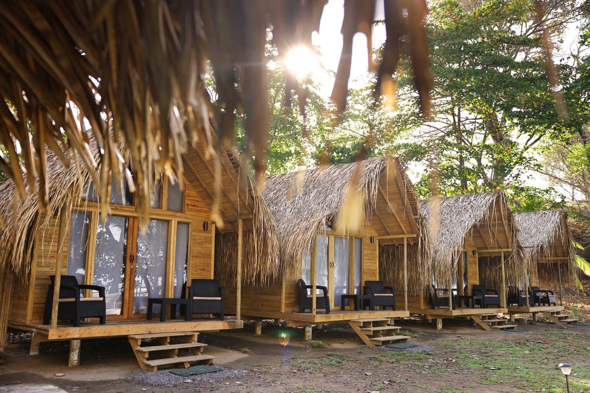 Hotel Oasis & Surf Camp Santa Catalina Exterior photo