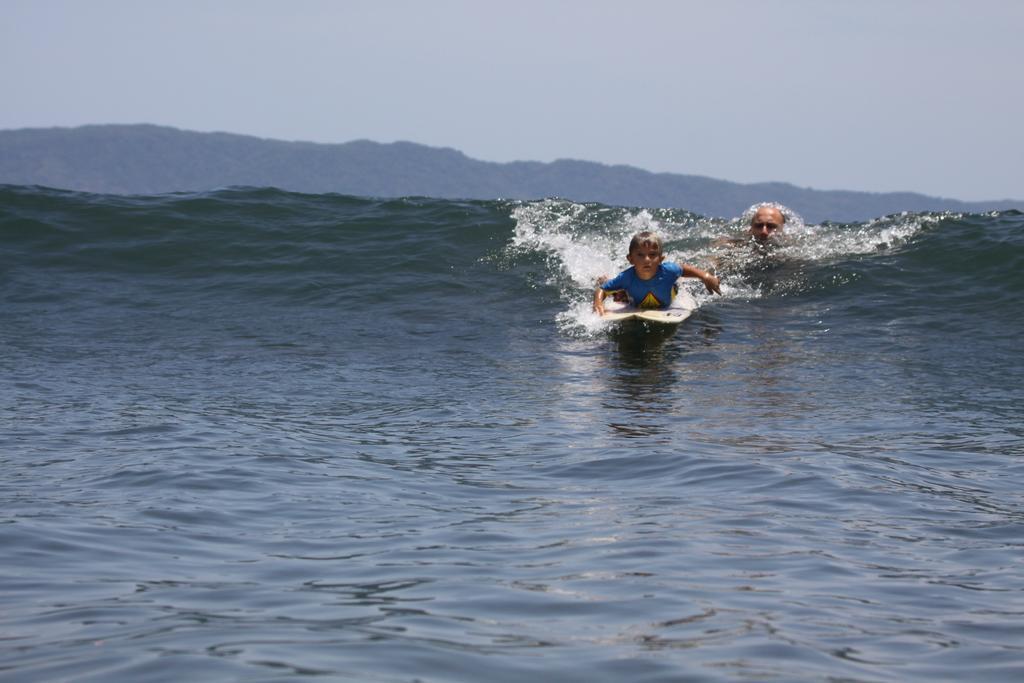 Hotel Oasis & Surf Camp Santa Catalina Exterior photo